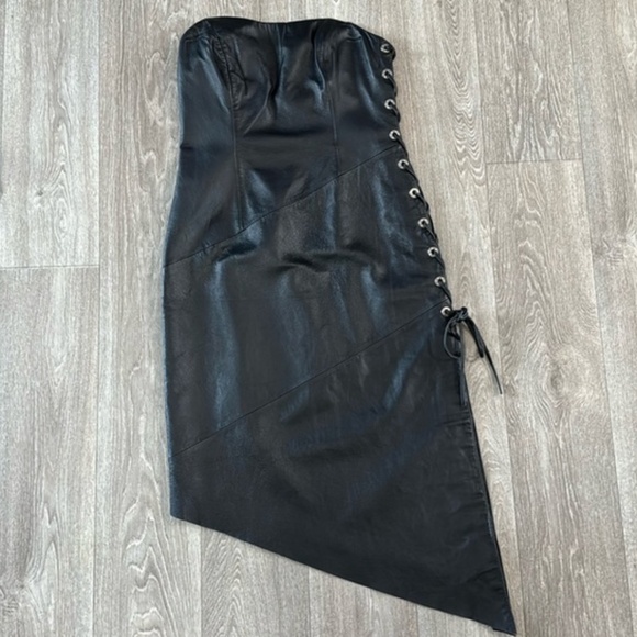 Newport News Dresses & Skirts - Vintage Newport News leather dress women’s sz 10